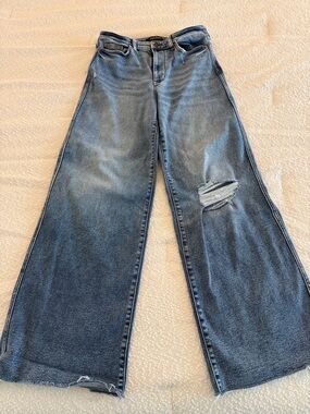 Judy Blue Wide Leg Flare Jeans in Medium Blue with Distressed Knee